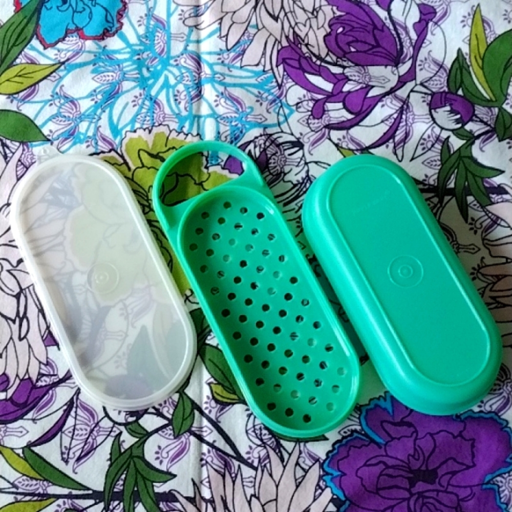 Vintage Tupperware Jadeite Grater Set